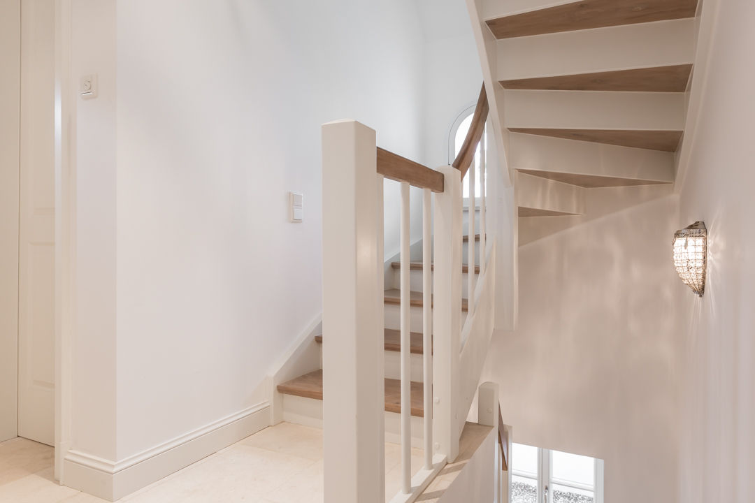 Home Staging Reetdachhaus auf Sylt, Immofoto-Sylt Immofoto-Sylt Country style corridor, hallway& stairs