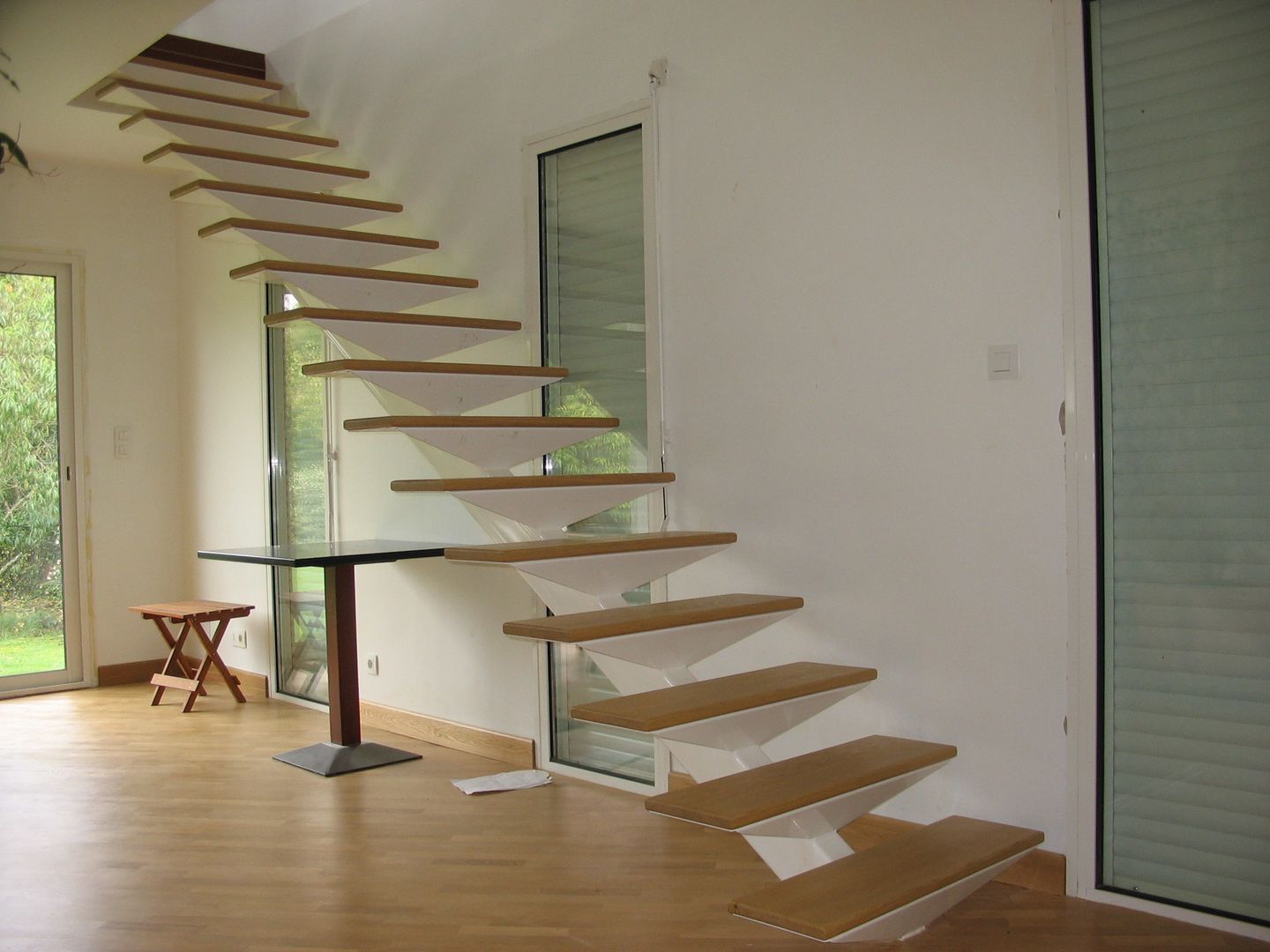 Extension Maison à Sucé-Sur-Erdre, SERAIN-LOUKAKOU ARCHITECTEURS SERAIN-LOUKAKOU ARCHITECTEURS Minimalistische woonkamers