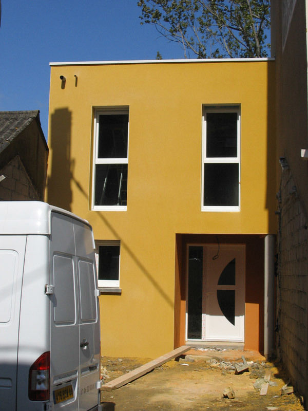 Maison à Saint-Nazaire, SERAIN-LOUKAKOU ARCHITECTEURS SERAIN-LOUKAKOU ARCHITECTEURS Дома в стиле минимализм