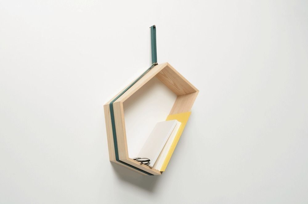 Sling , Weena Lee Industrial designer Weena Lee Industrial designer غرفة المعيشة Shelves