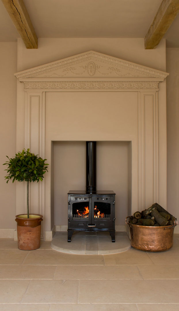 Carron Enameled 11kw Stoves are available from UKAA UKAA | UK Architectural Antiques クラシックデザインの リビング 暖炉＆アクセサリー