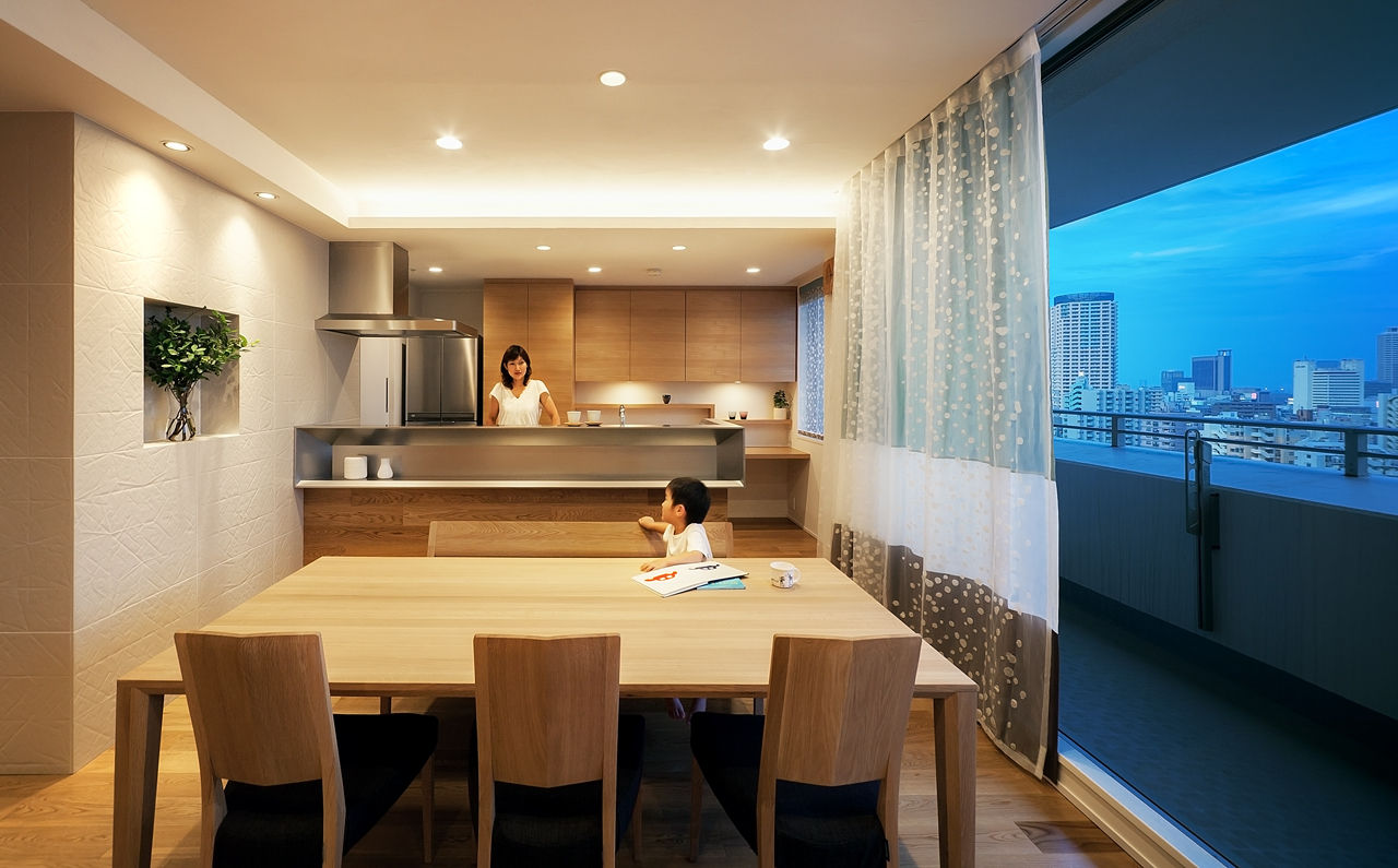 Focus on the kitchen than the living room 株式会社seki.design Scandinavian style dining room