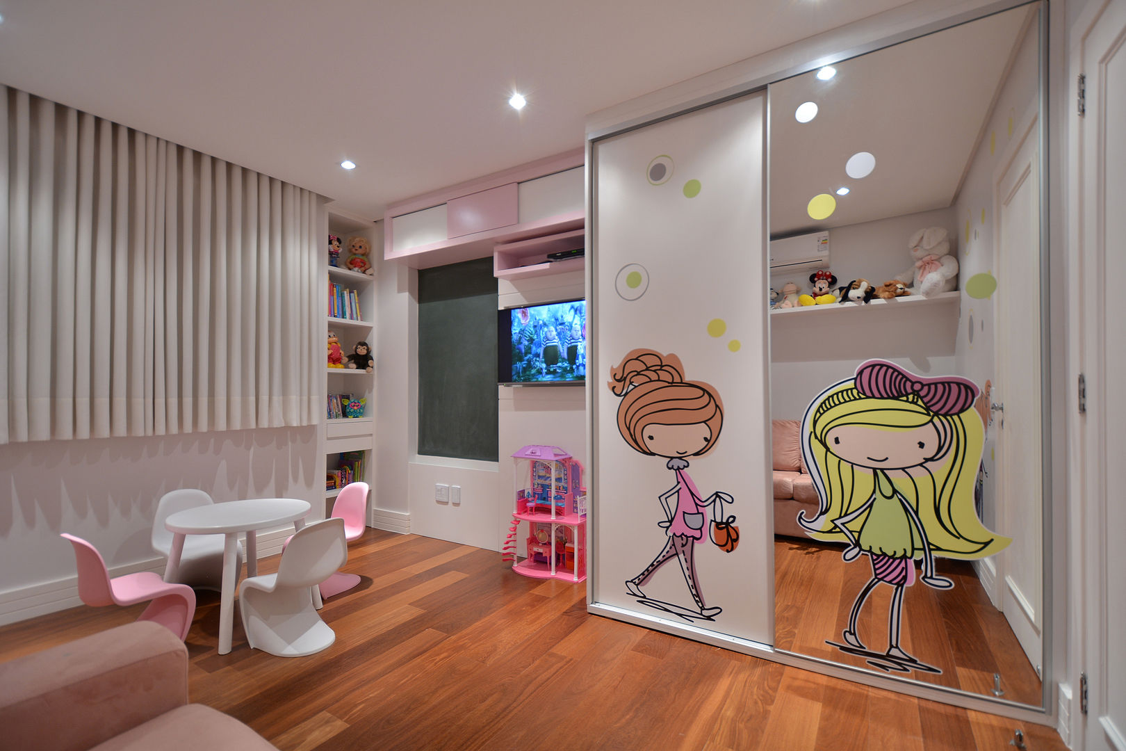 Sala de brinquedos Stúdio Márcio Verza Quarto infantil moderno