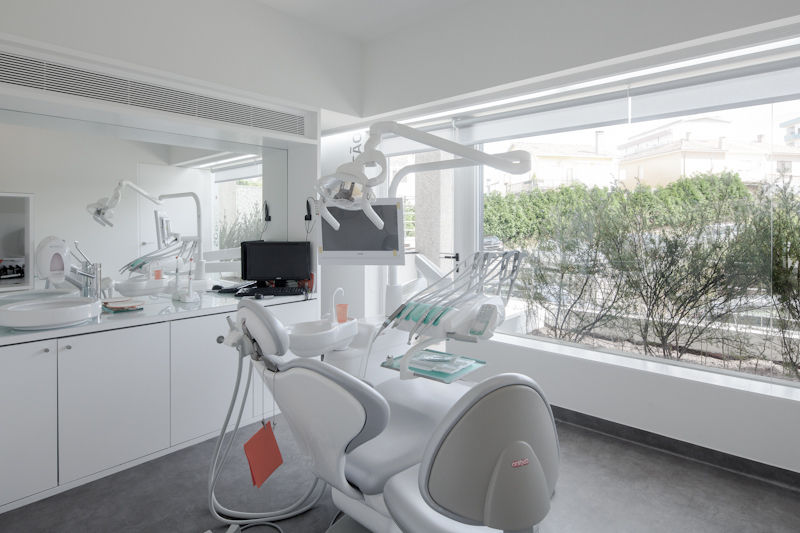 Dental Clinic, PAULO MERLINI ARCHITECTS PAULO MERLINI ARCHITECTS Commercial spaces Phòng khám