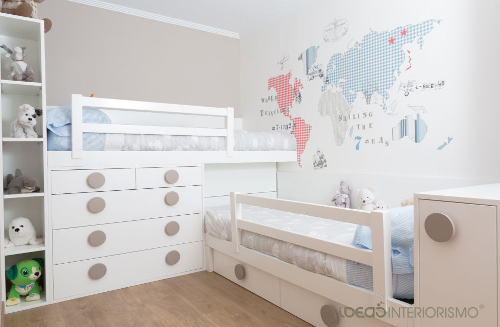 Habitación infantil Nacho y Carlos, Ideas Interiorismo Exclusivo, SLU Ideas Interiorismo Exclusivo, SLU Детская комнатa в средиземноморском стиле