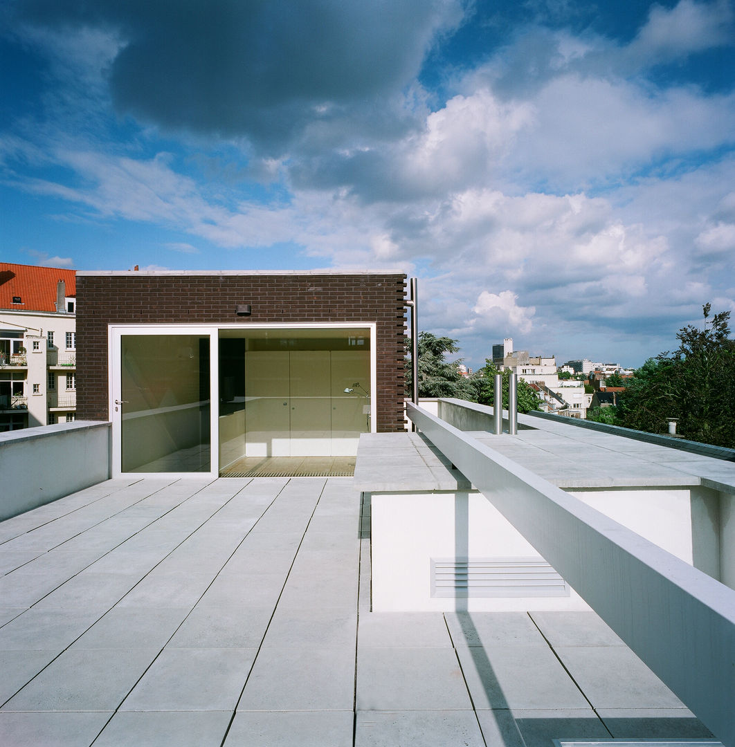 Immeuble à appartements Jaax, Atelier d'architecture Pierre Hebbelinck et Pierre de Wit Atelier d'architecture Pierre Hebbelinck et Pierre de Wit Casas estilo moderno: ideas, arquitectura e imágenes