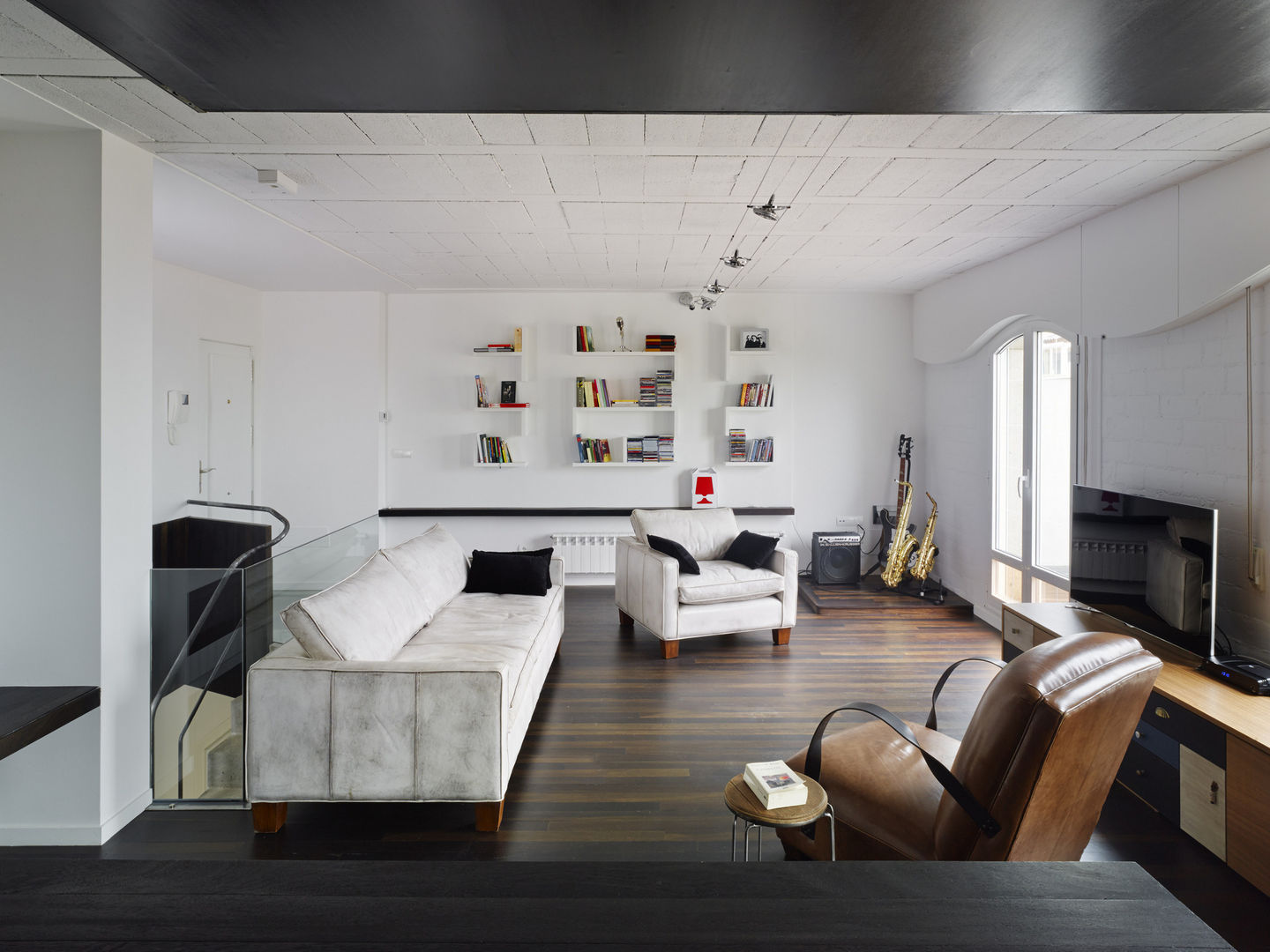 Reforma de apartamento en dos plantas, A Estrada, Pontevedra, Ameneiros Rey | HH arquitectos Ameneiros Rey | HH arquitectos Living room