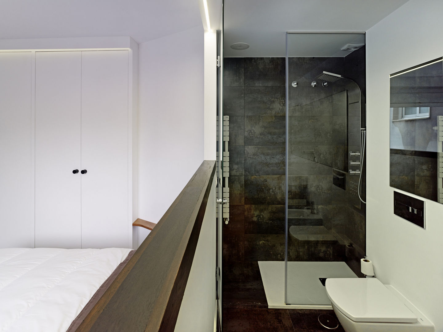 Reforma de apartamento en dos plantas, A Estrada, Pontevedra, Ameneiros Rey | HH arquitectos Ameneiros Rey | HH arquitectos Minimalist style bathroom