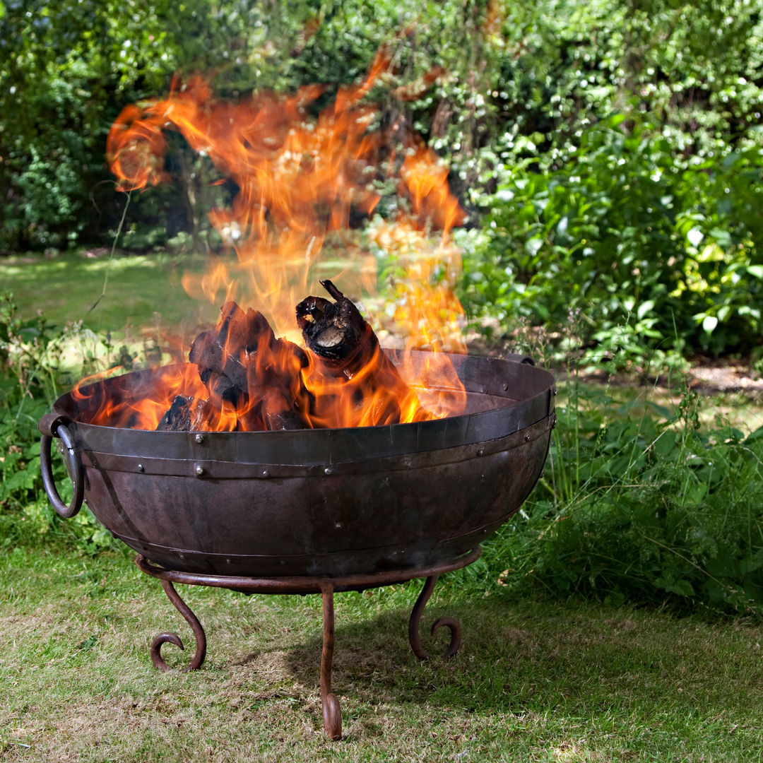 Firebowl Hen and Hammock Jardines de estilo clásico Parrillas