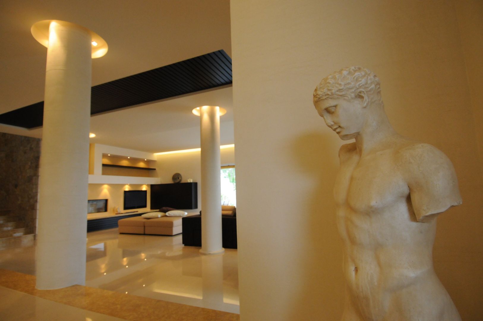 VILLA AL MARE Ermioni Grecia, CARLO CHIAPPANI interior designer CARLO CHIAPPANI interior designer 지중해스타일 복도, 현관 & 계단