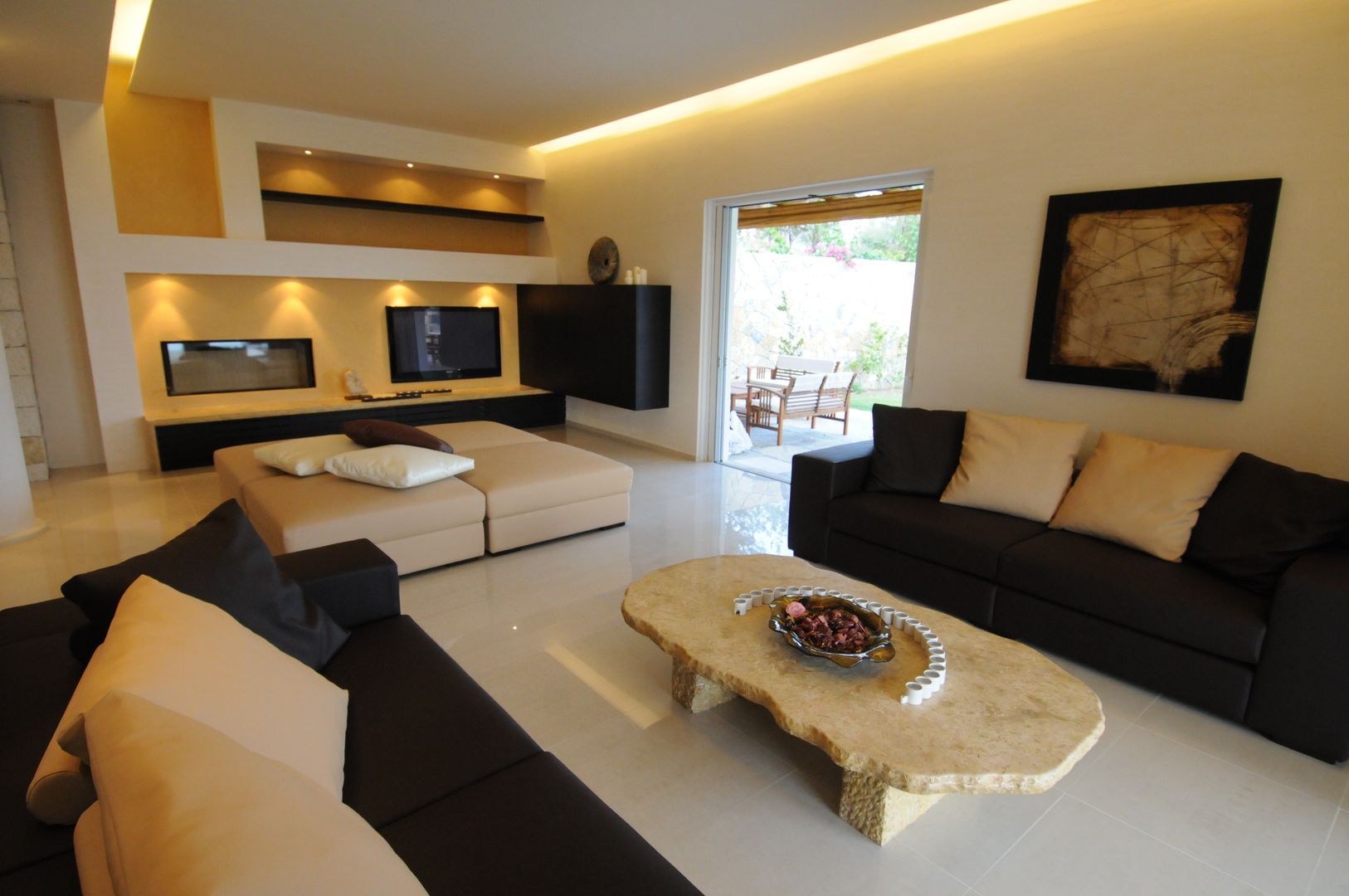 Vista dell'area relax del soggiorno CARLO CHIAPPANI interior designer Soggiorno in stile mediterraneo