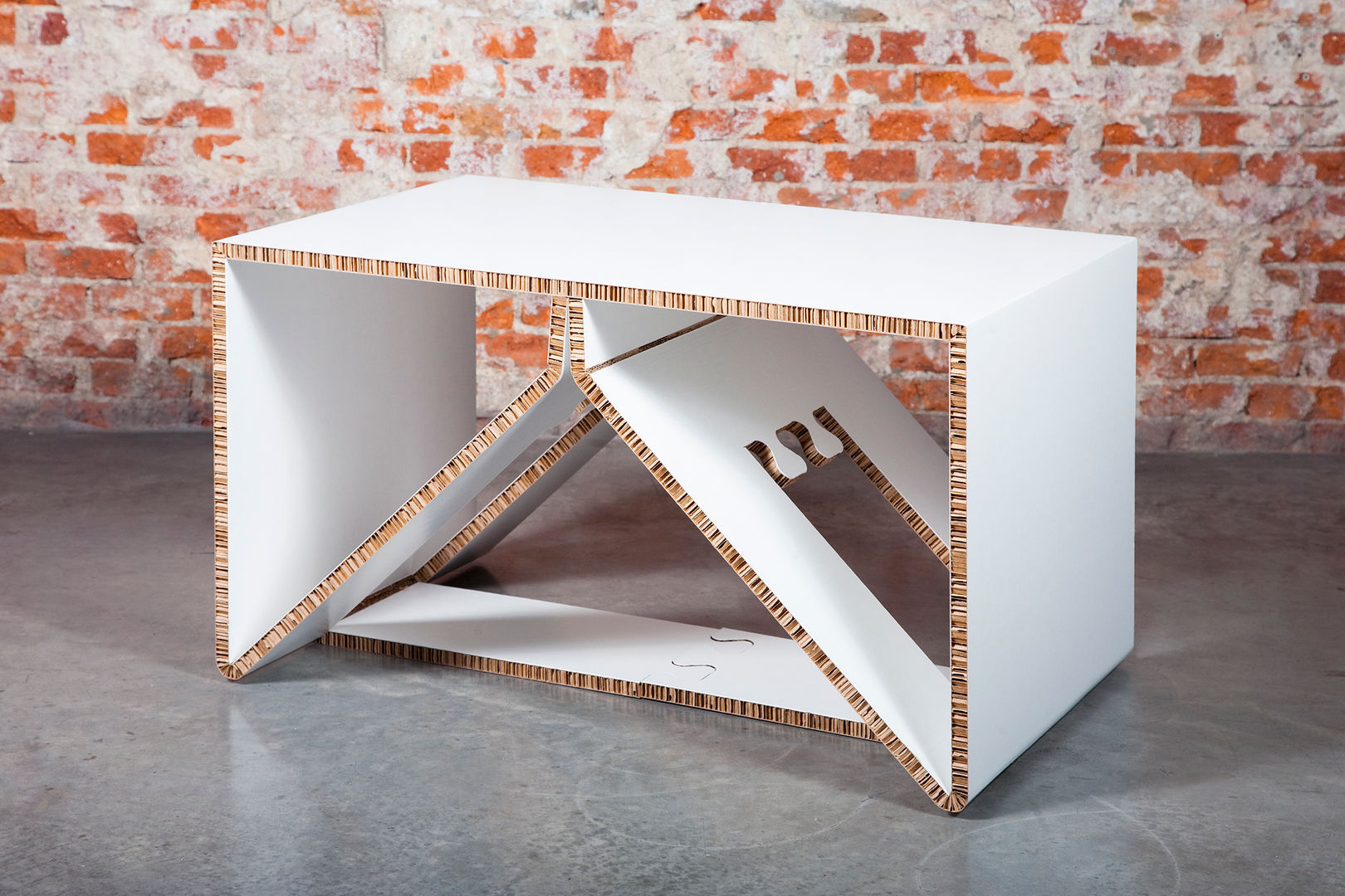 AXIOMA , CARDBOARD FURNITURE AND PROJECTS CARDBOARD FURNITURE AND PROJECTS Living room Side tables & trays