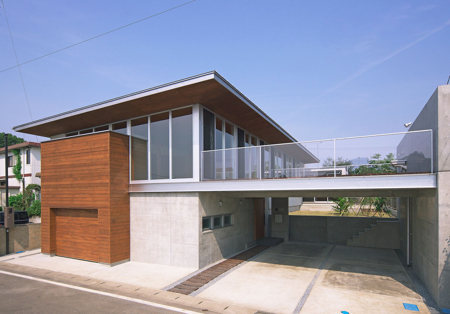 河岸段丘にたつ住まい, STUDIO POH STUDIO POH Casas de estilo moderno