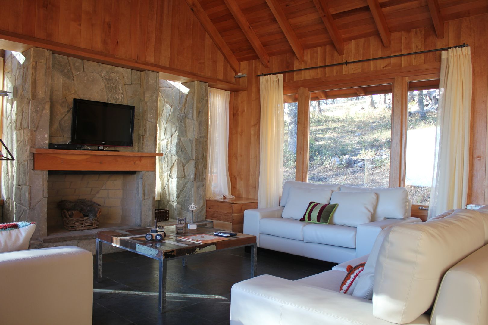 Cabaña Las Pendientes - Patagonia Argentina, Aguirre Arquitectura Patagonica Aguirre Arquitectura Patagonica غرفة المعيشة