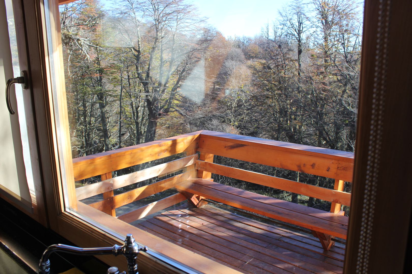 Cabaña Las Pendientes - Patagonia Argentina, Aguirre Arquitectura Patagonica Aguirre Arquitectura Patagonica Classic style balcony, veranda & terrace