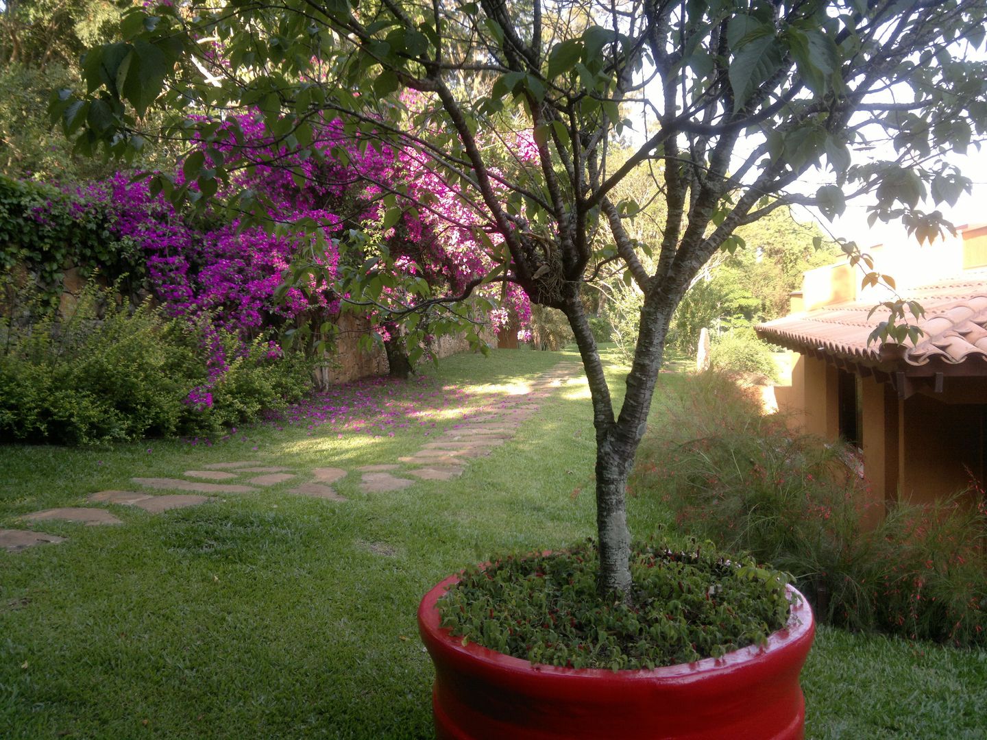 CASA NO CAMPO, Kika Prata Arquitetura e Interiores. Kika Prata Arquitetura e Interiores. Country style garden