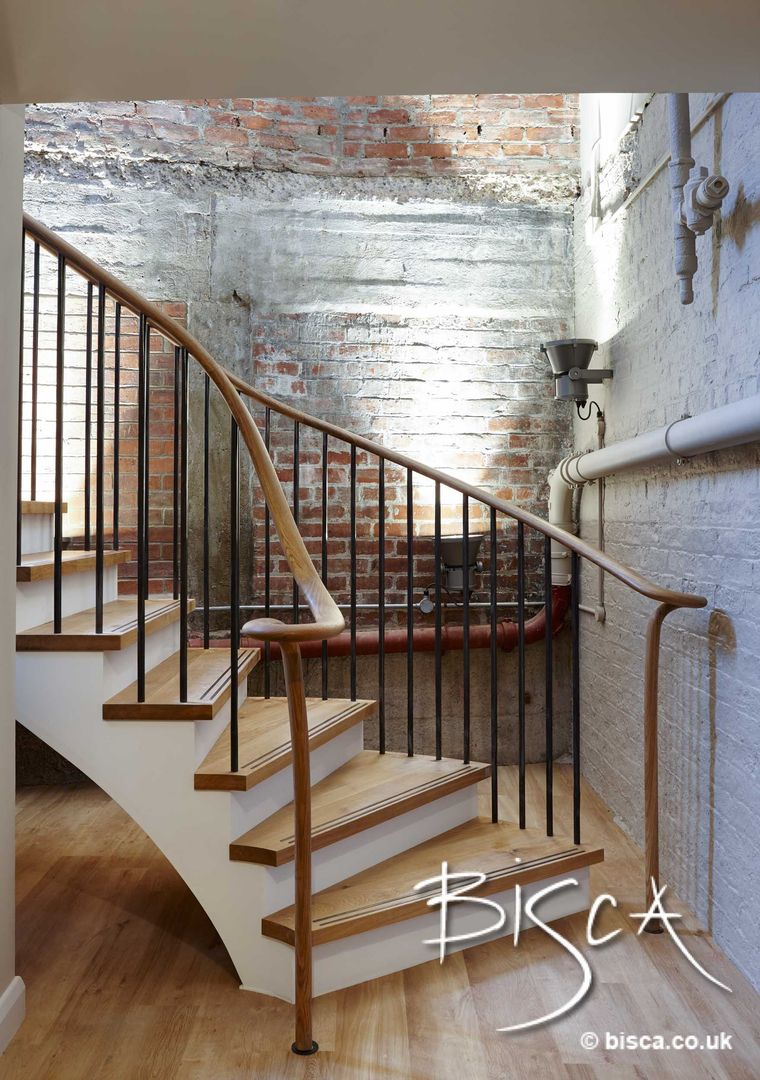 Piccadilly Lofts Common Areas Basement Level Staircase Bisca Staircases Industrialny korytarz, przedpokój i schody