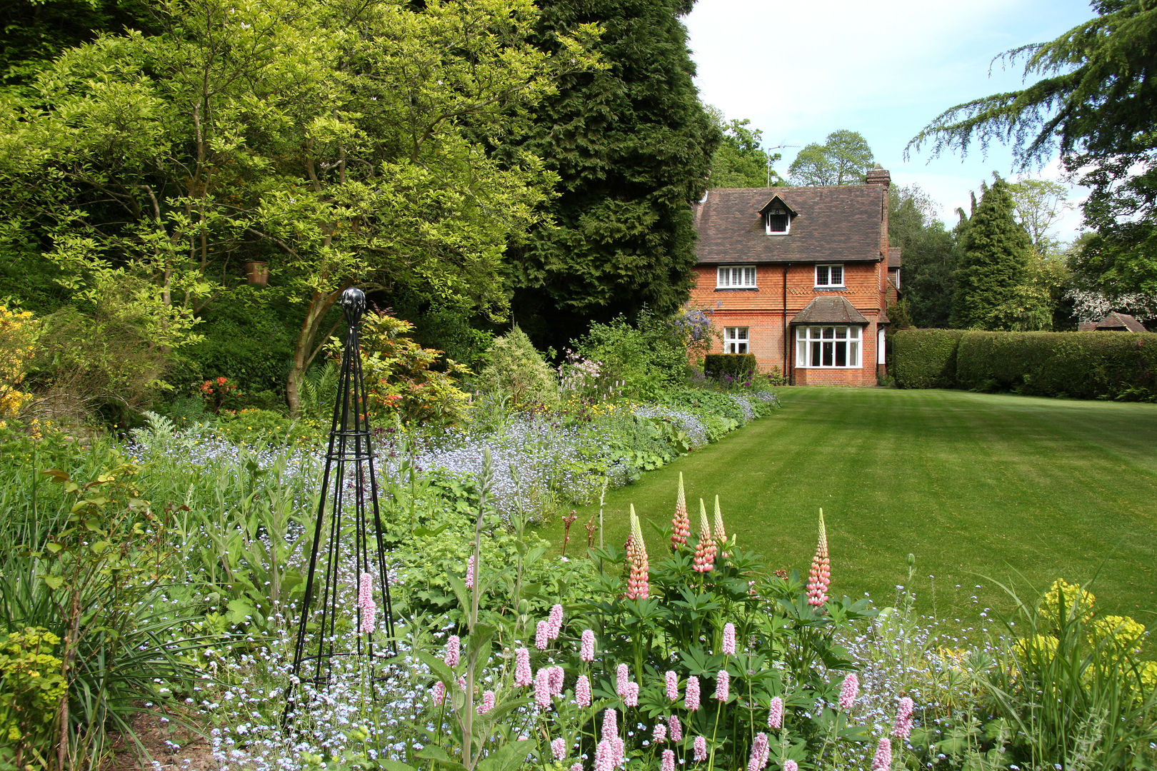 The Long Border homify Jardines de estilo rural