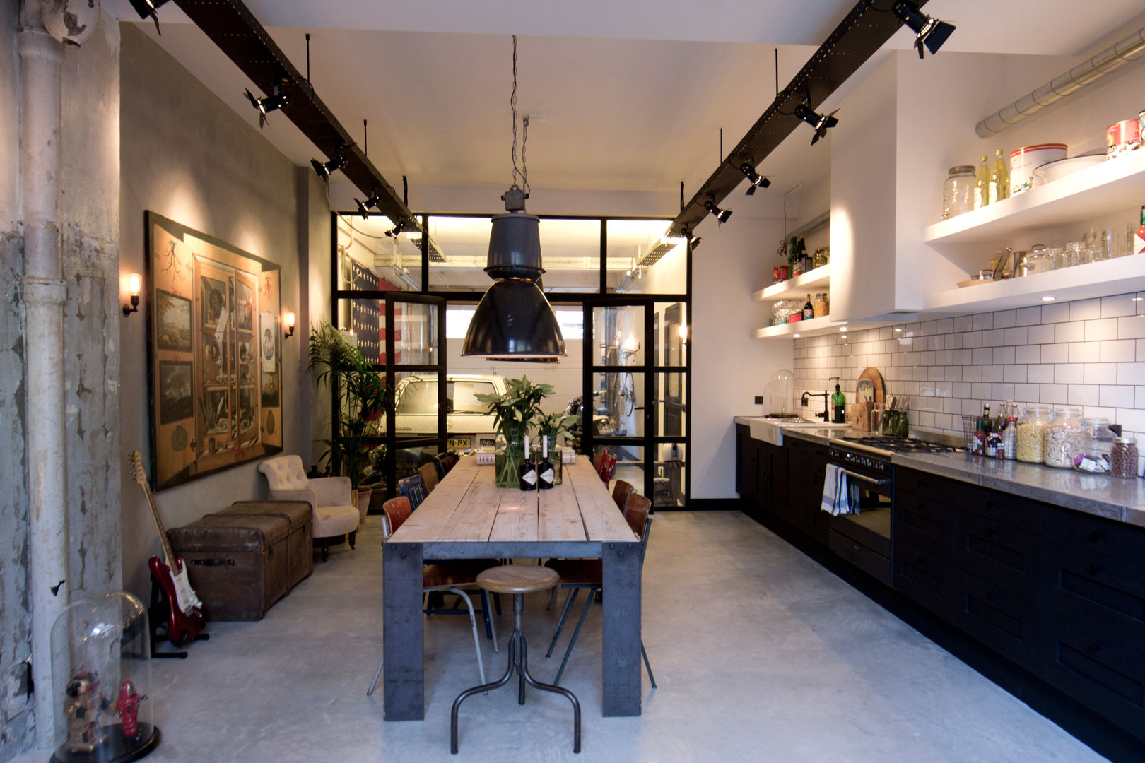 homify Industrial style dining room