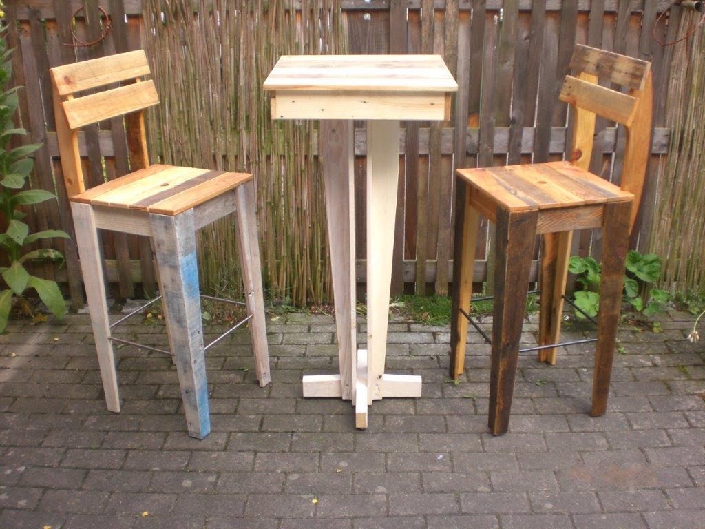 Barhocker und Bartisch - Upcycling Bistrogarnitur Tischlerei Volker Frings Ausgefallener Garten Holz,Naturmaterial,Pflanze,Tabelle,Kunst,Holzbeize,Gartenmöbel,Hartholz,Planke,Tisch im Freien