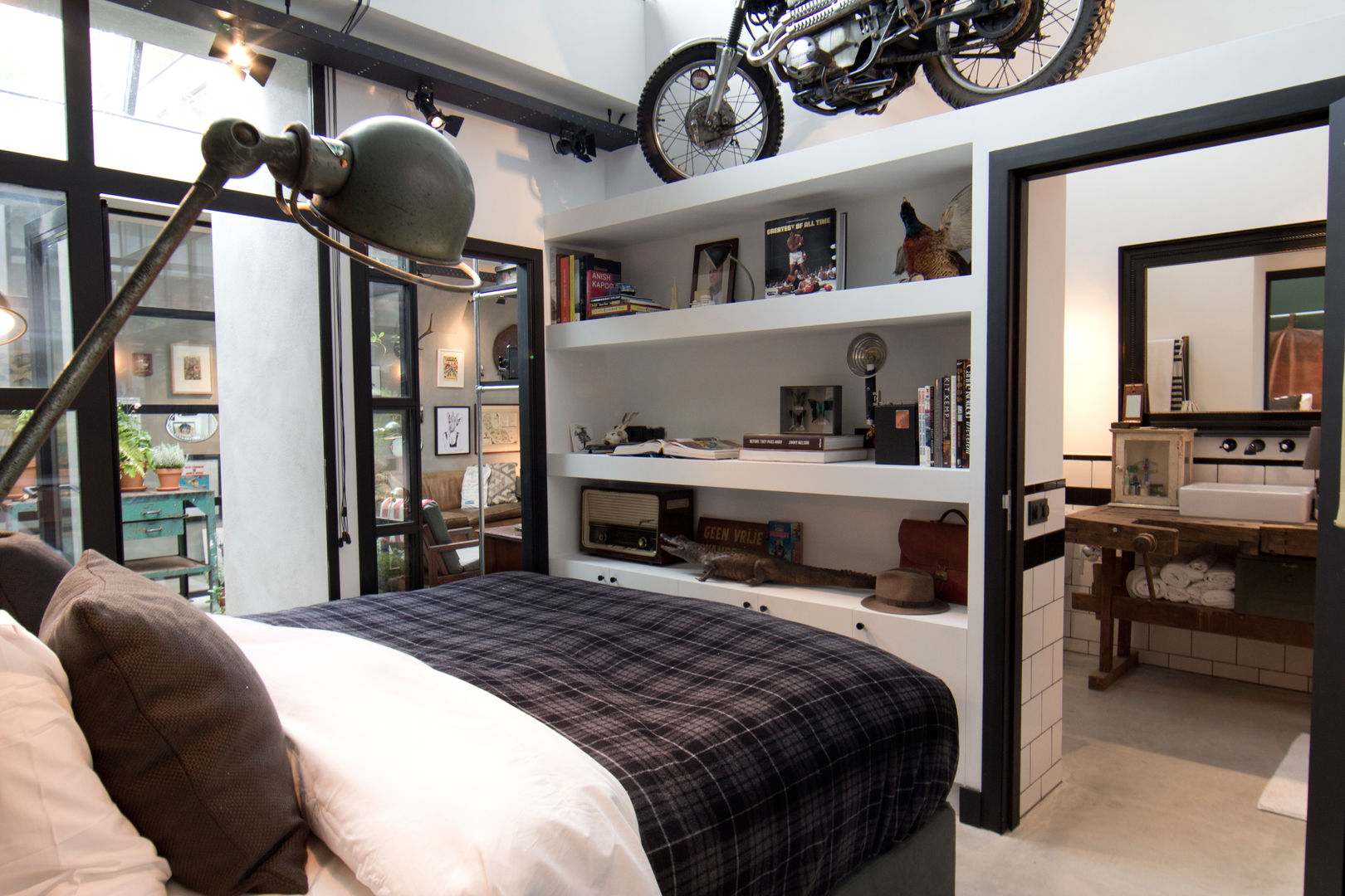 homify Industriale Schlafzimmer