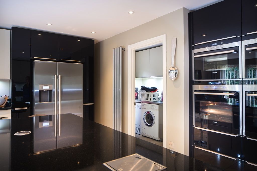 German Modern Kitchen - Kitchen Design Surrey Raycross Interiors Кухня в стиле модерн