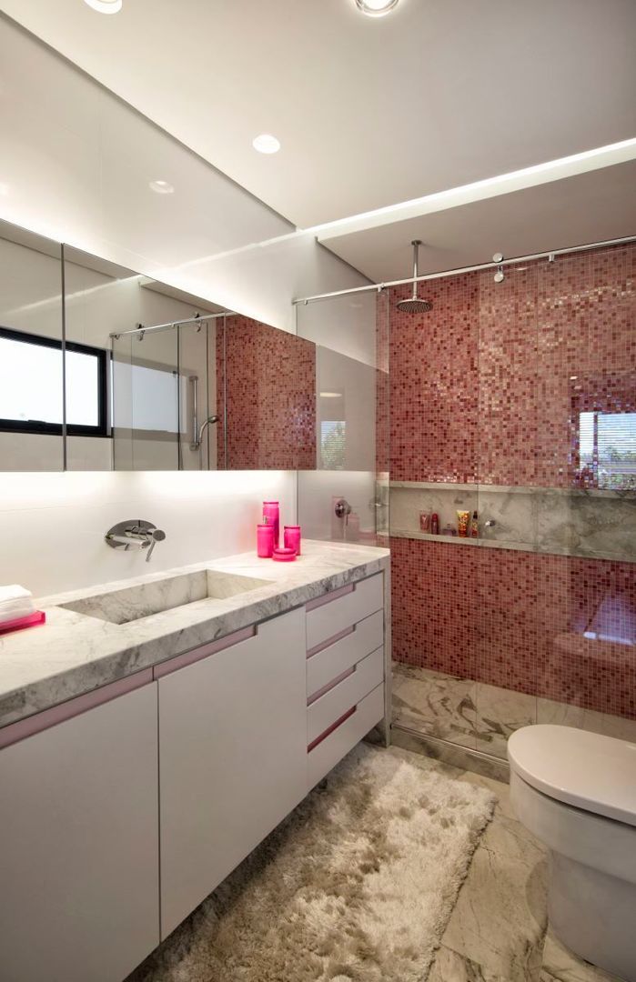 Projeto Casa Moderna - Jorge Elmor, Elmor Arquitetura Elmor Arquitetura Modern style bathrooms