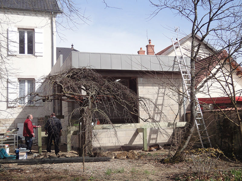 Extension d'une maison de ville - création d'un SPA, MARION GORGUES MARION GORGUES منتجع