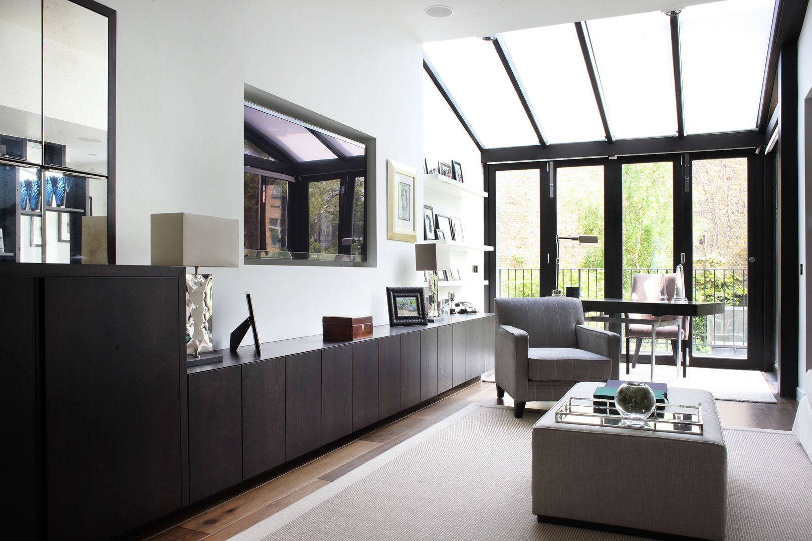 Fulham House by Peek Architecture., Alex Maguire Photography Alex Maguire Photography Modern living room