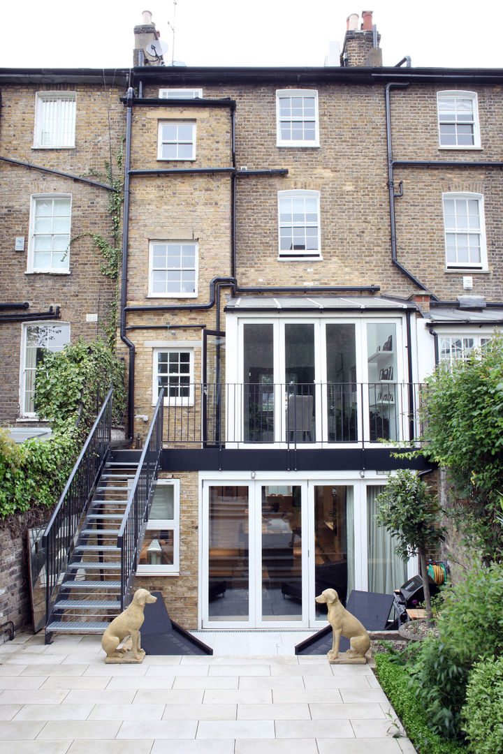 Fulham House by Peek Architecture., Alex Maguire Photography Alex Maguire Photography Moderner Balkon, Veranda & Terrasse