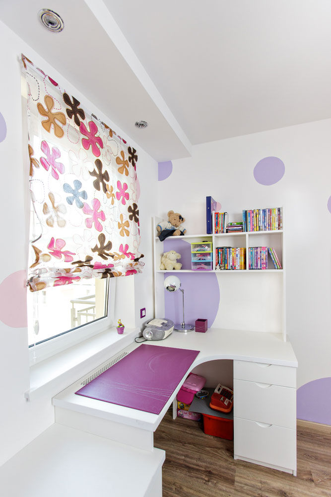 homify Modern nursery/kids room