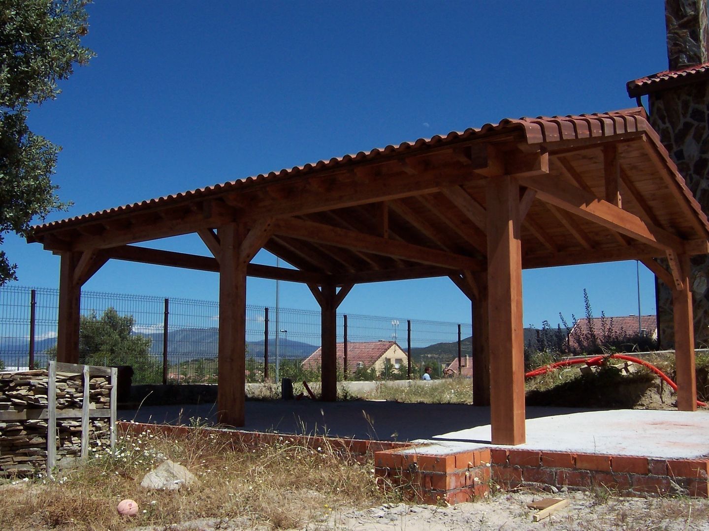 Porche garaje de madera, PergolasyPorches.com PergolasyPorches.com Garajes de estilo rural Garajes