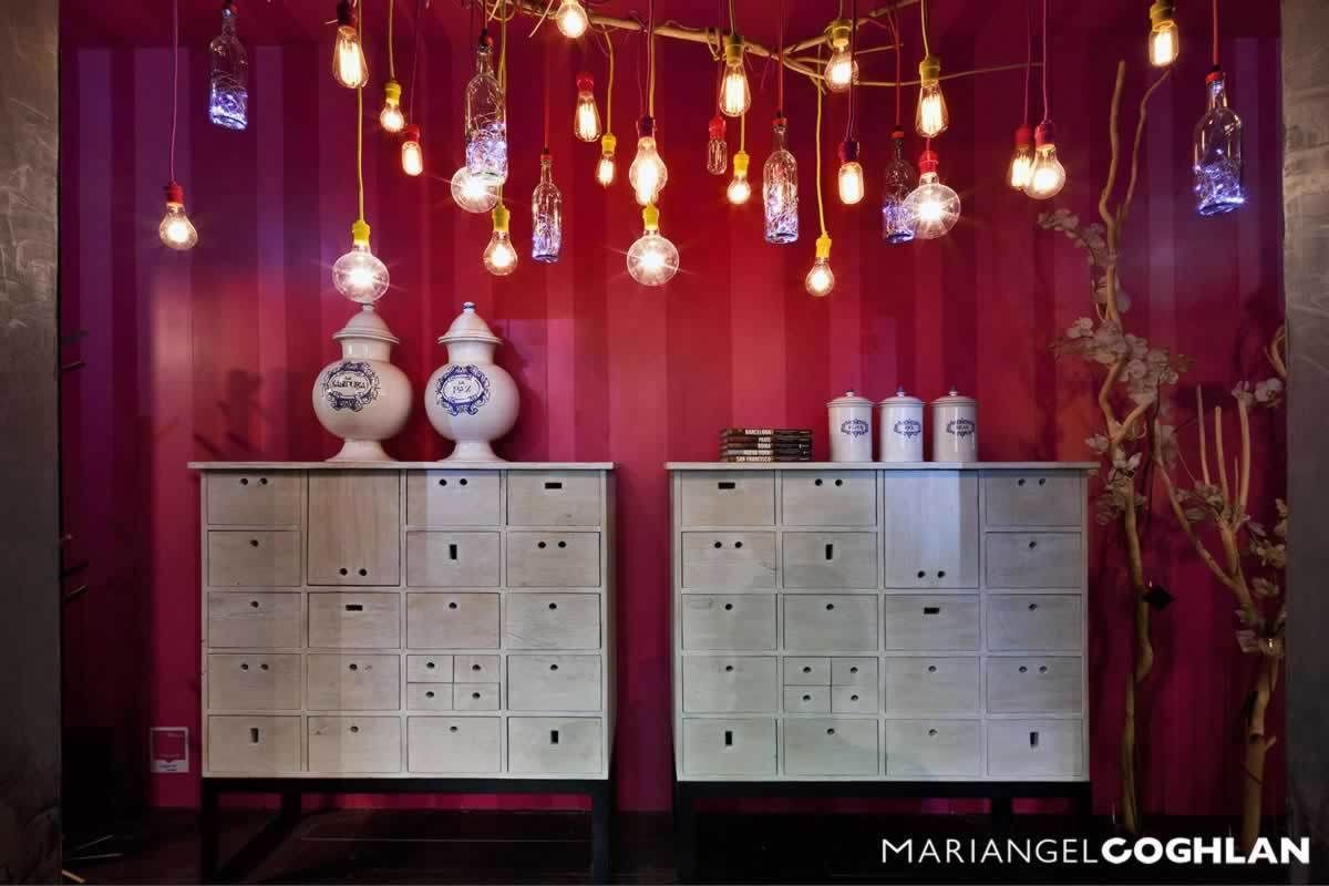 Cocina y pantry en Design House en DWM, MARIANGEL COGHLAN MARIANGEL COGHLAN สไตล์ผสมผสาน ทางเดินห้องโถงและบันได ลิ้นชักและชั้นวางของ