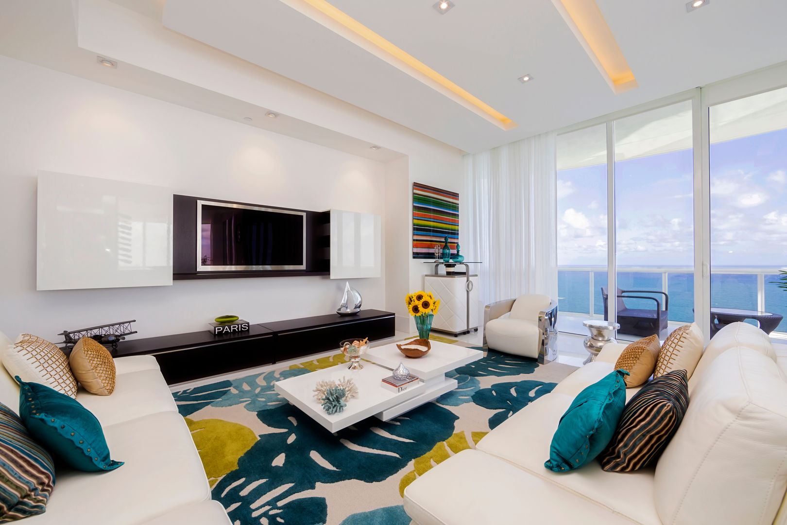 Sunny Isles - FL - US Infinity Spaces Salas de estar modernas