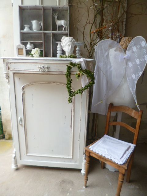 Vertiko Shabby Chic, Kunstwerkstatt Kunstwerkstatt Спальня в стиле кантри Шкафы для одежды и комоды