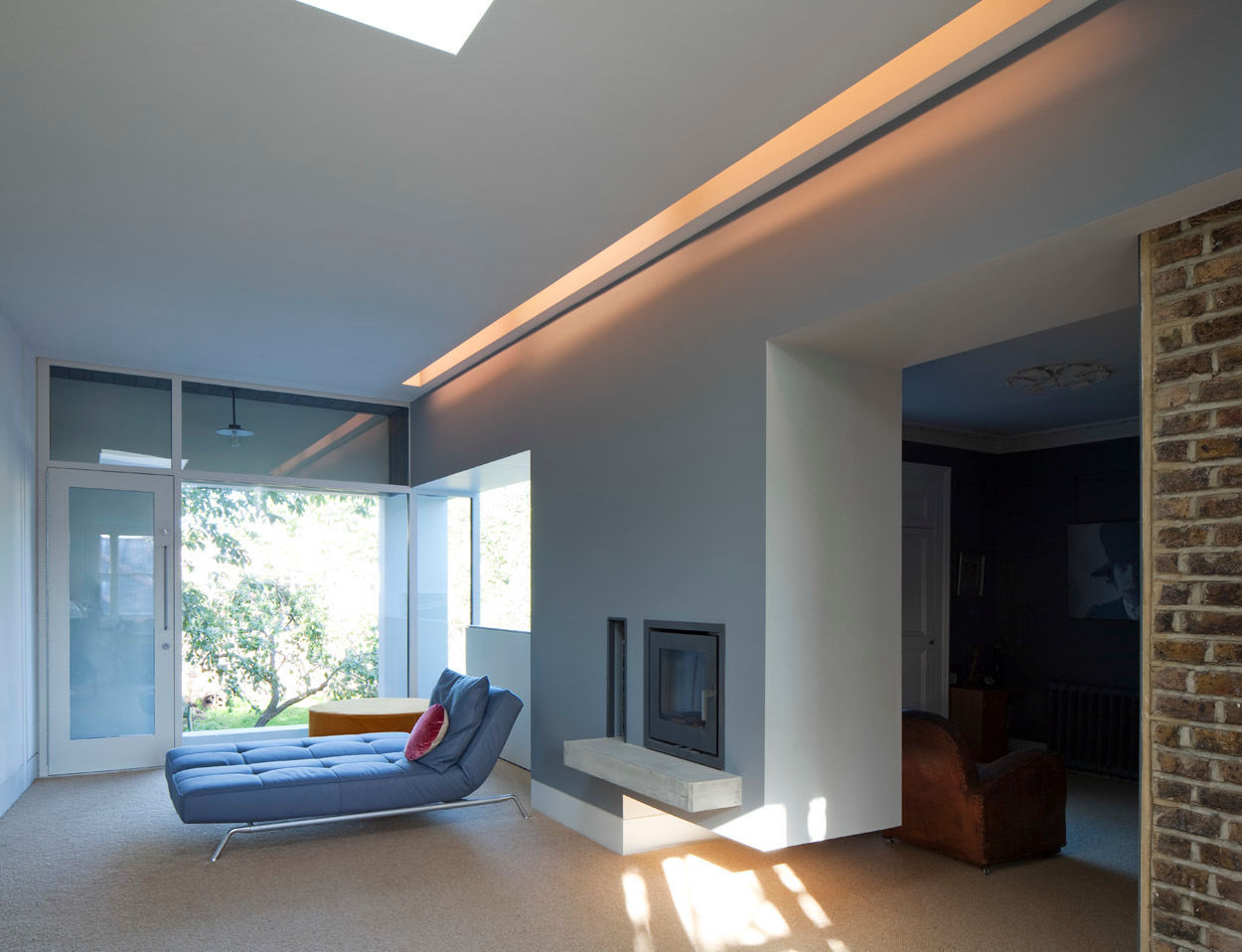 Cut & Fold, Ashton Porter architects Ashton Porter architects Modern living room