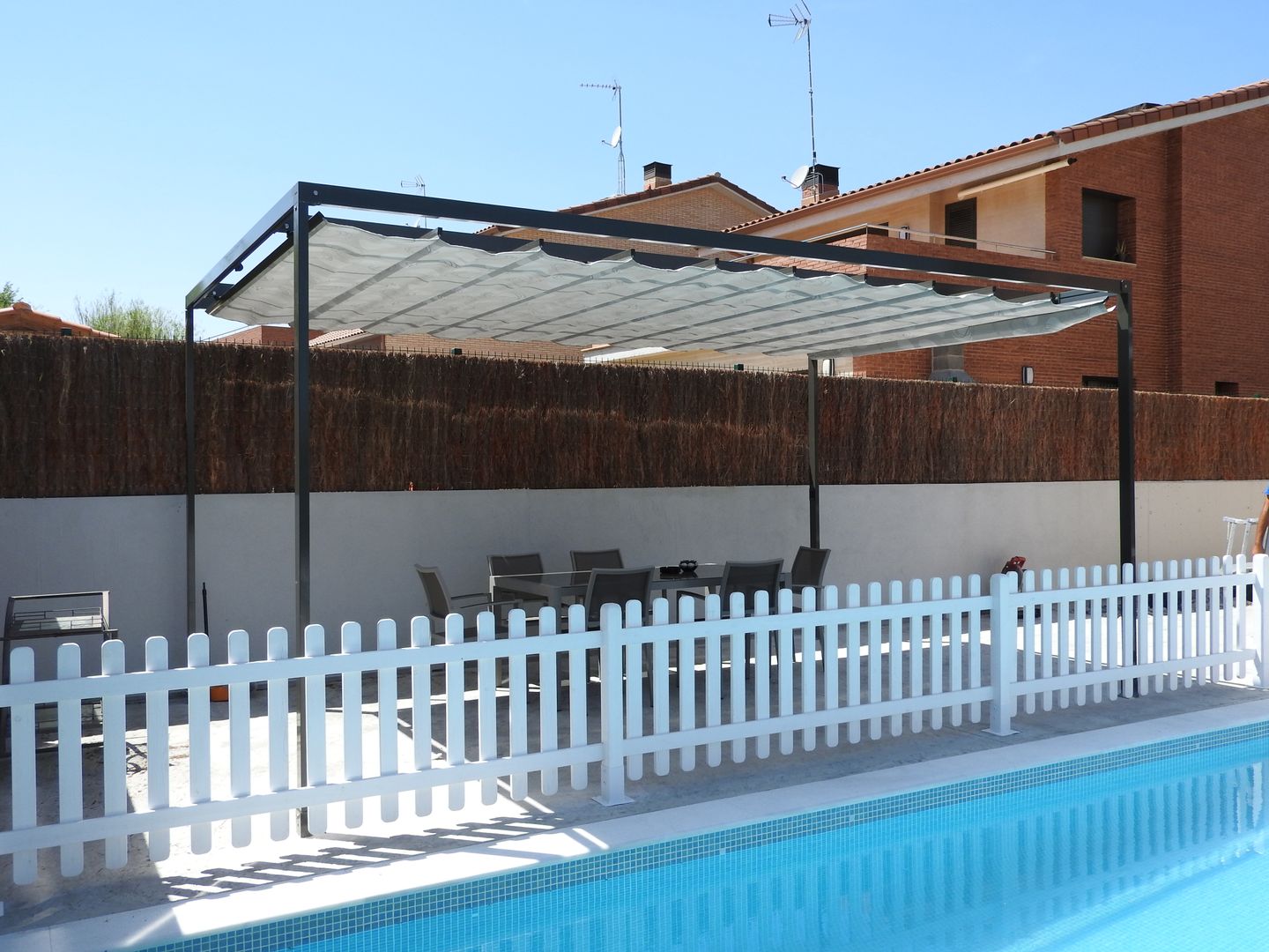 Pergola con 4 pies, Tendals Egara Tendals Egara Modern style gardens