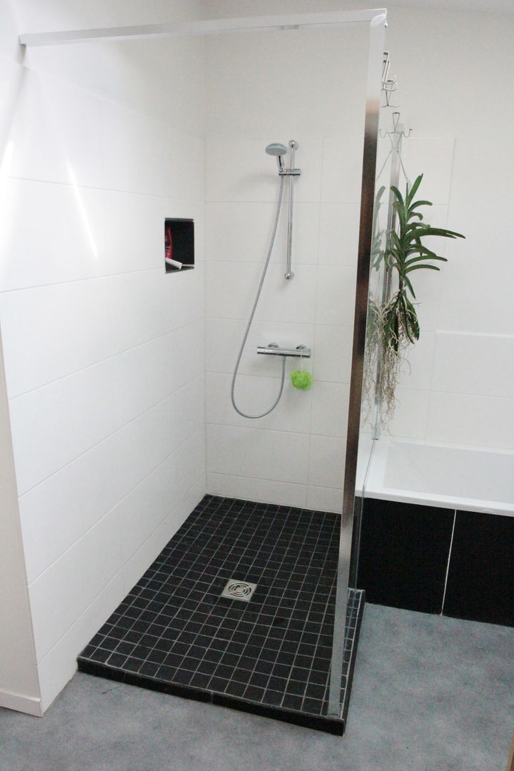 Transformation d'une salle de stockage en une salle de bain, Mint Design Mint Design 現代浴室設計點子、靈感&圖片
