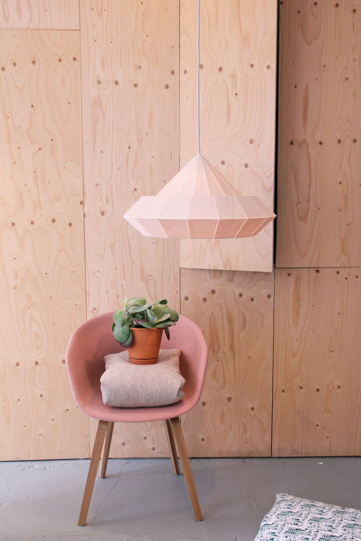 Studio Snowpuppe origami handgevouwen lampen en de nieuwe houten lampen collectie, Snowpuppe Snowpuppe Вітальня Освітлення