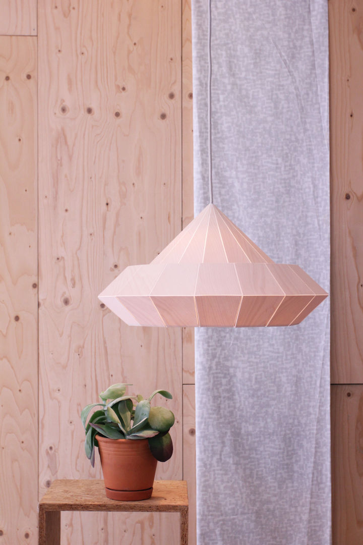 Studio Snowpuppe origami handgevouwen lampen en de nieuwe houten lampen collectie, Snowpuppe Snowpuppe Вітальня Освітлення