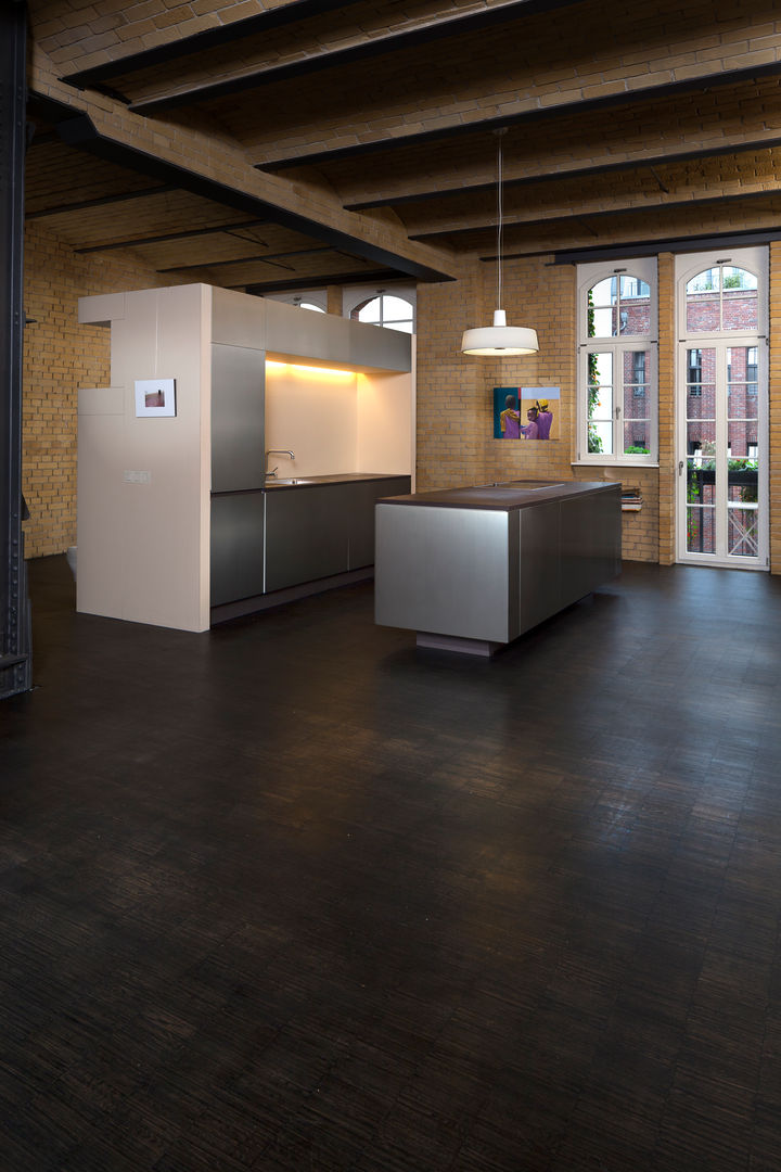 Altes Fabrikgebäude neu definiert - Loft im Prenzlauer Berg, 16elements GmbH 16elements GmbH ห้องครัว