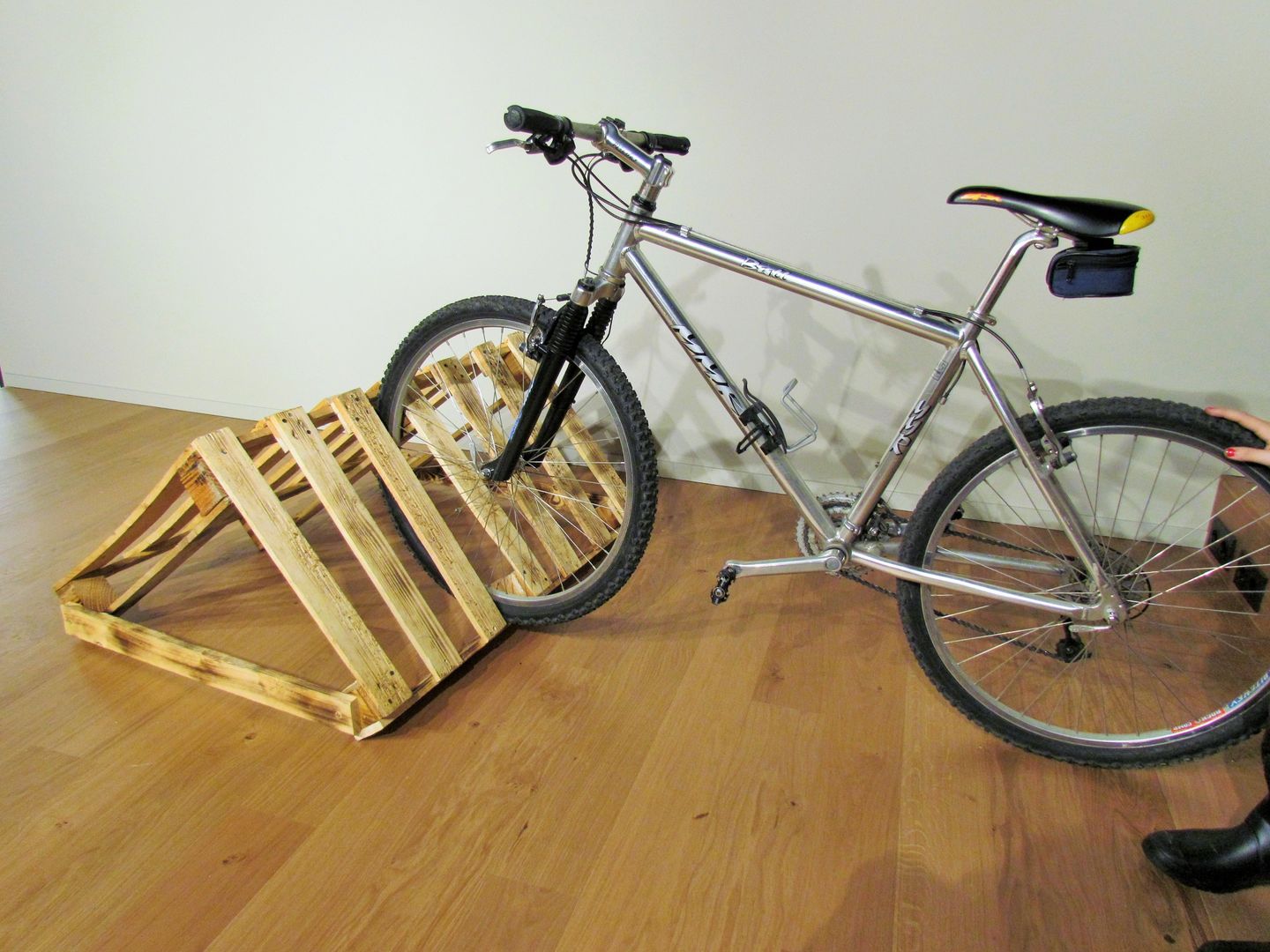 Bicicletero Mueblets, Mueblets Mueblets 모던스타일 정원 액세서리 & 장식