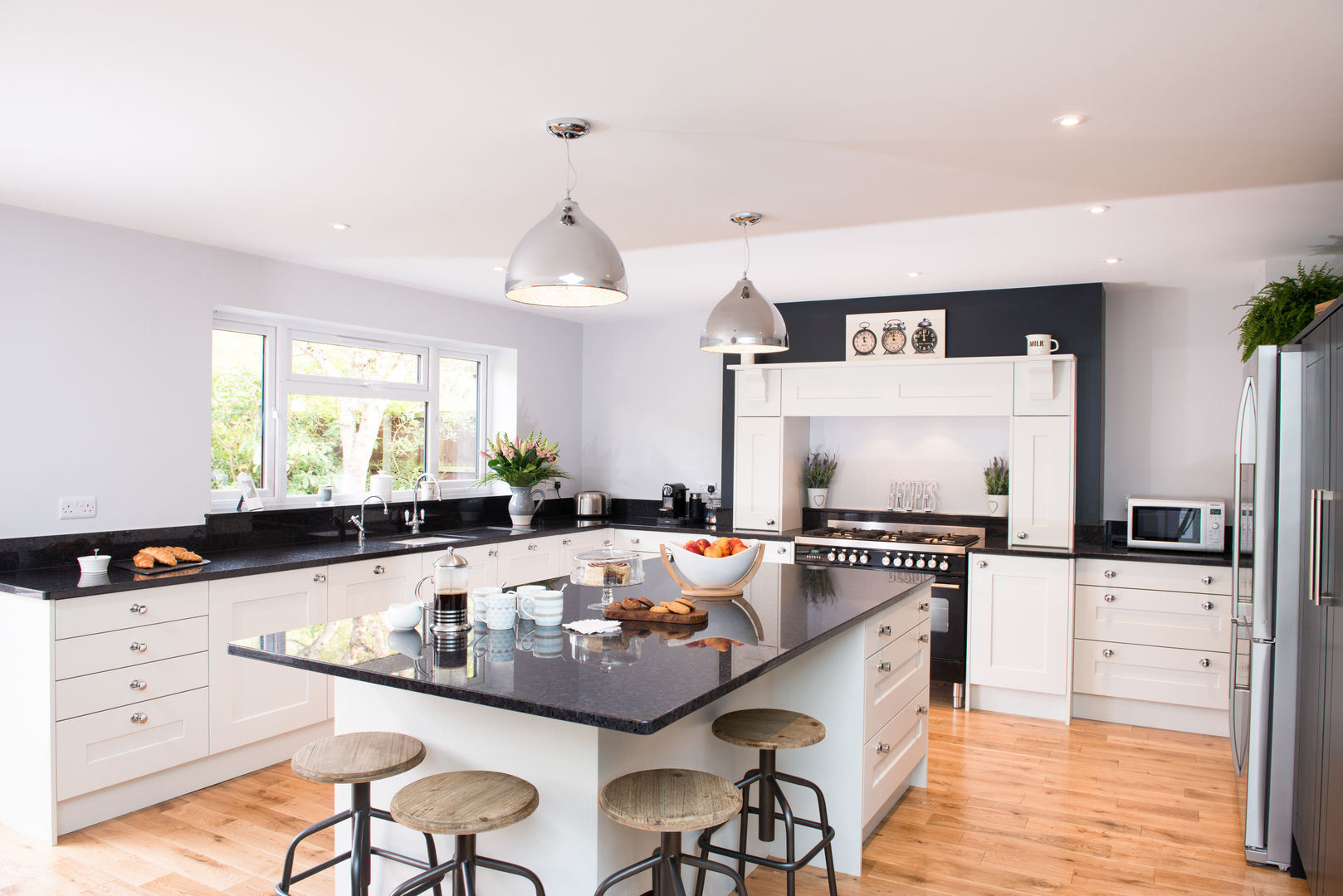 Daval Painted Kitchen - Kitchen Design Surrey Raycross Interiors Kitchen