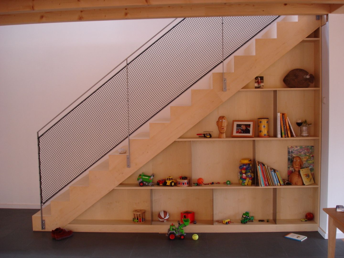 Modern und naturnah: Haus aus Holz Einfamilienhaus in der Eifel, Mendig , PELL Architekten PELL Architekten Scandinavian style corridor, hallway& stairs Storage