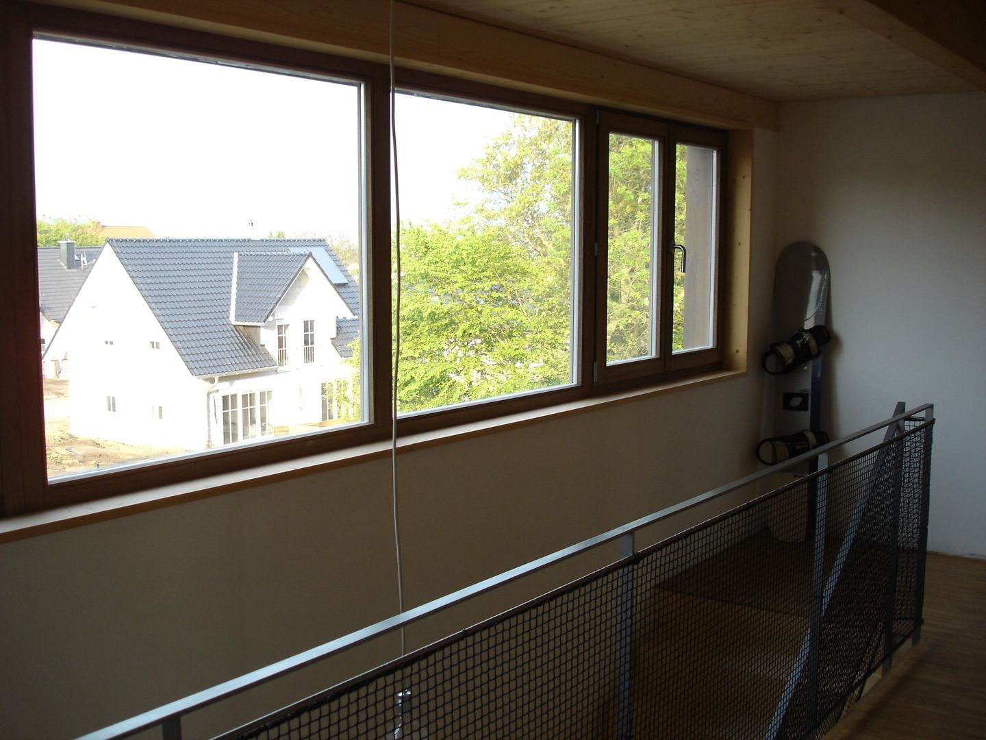 Modern und naturnah: Haus aus Holz Einfamilienhaus in der Eifel, Mendig , PELL Architekten PELL Architekten Scandinavian style corridor, hallway& stairs