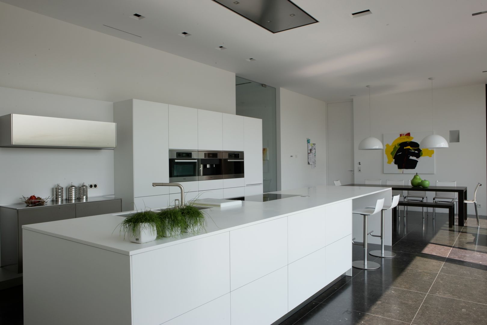 Le cube blanc , Luc Spits Interiors Luc Spits Interiors Minimalist kitchen