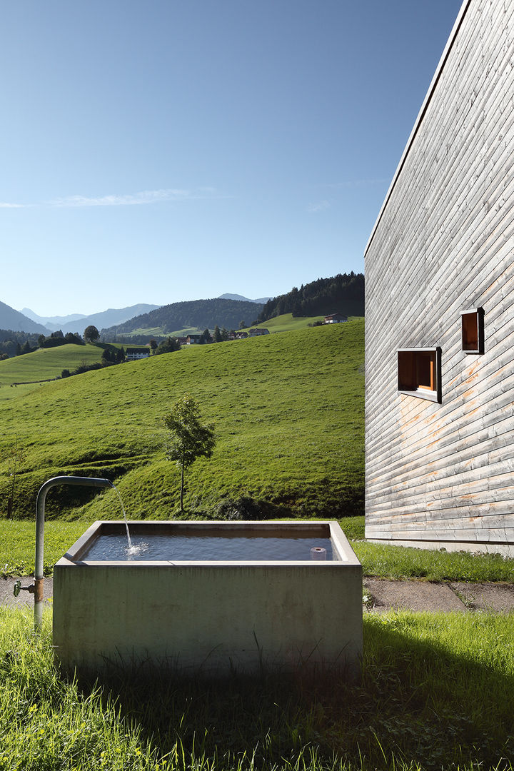 Bienenhus - Ferienhaus in Vorarlberg, Yonder – Architektur und Design Yonder – Architektur und Design 現代房屋設計點子、靈感 & 圖片