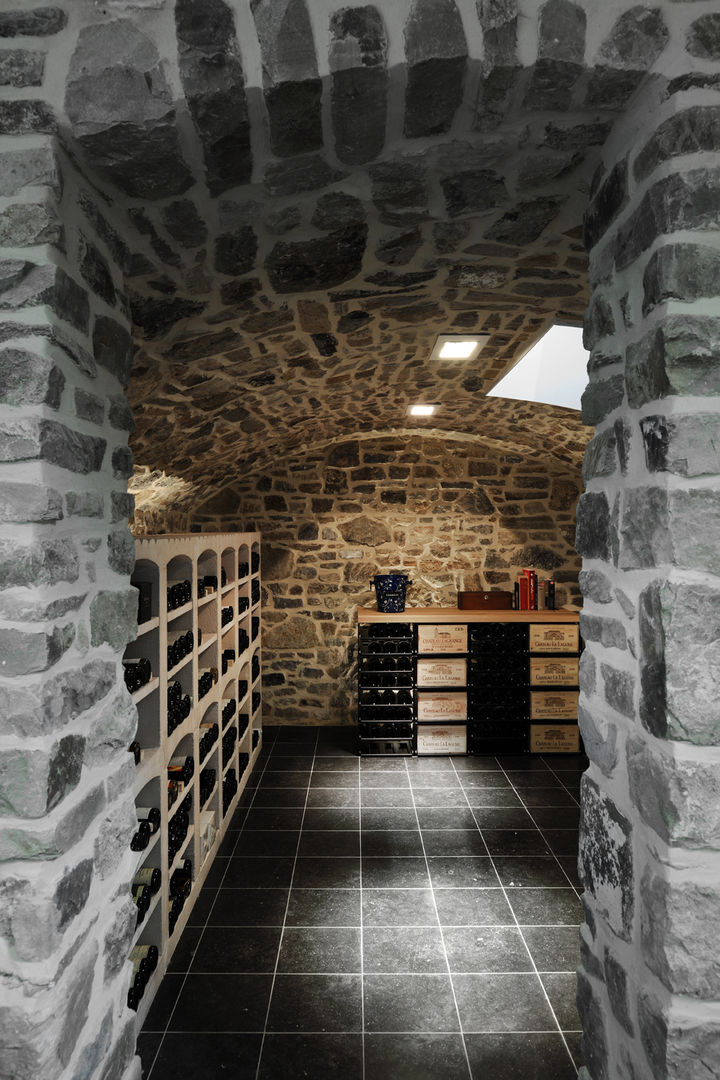 Le moellon, Luc Spits Interiors Luc Spits Interiors Bodegas de vino modernas: Ideas, imágenes y decoración