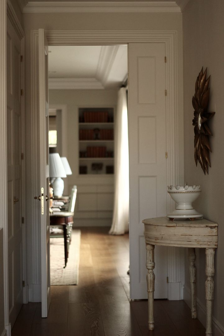 Casa de campo en el sur de Francia, La Californie La Californie Classic style corridor, hallway and stairs