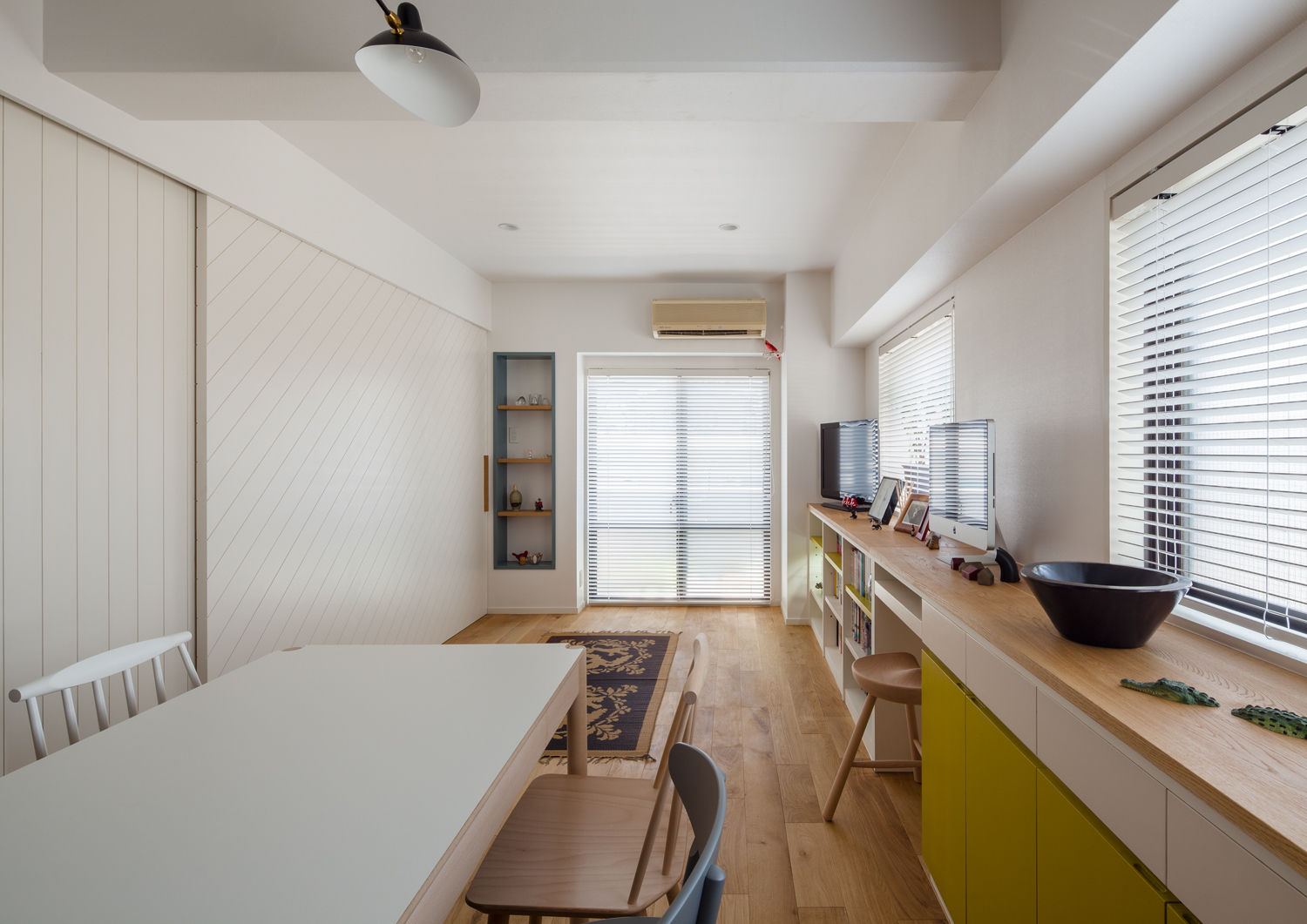 A residence in Shibuya, sorama me Inc. sorama me Inc. غرفة المعيشة